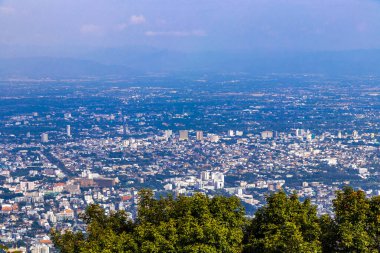 Güney Asya 'daki Chiang Mai Amphoe Mueang Chiang Mai Tayland' ın panoramik manzarası ve tropikal ormanı.