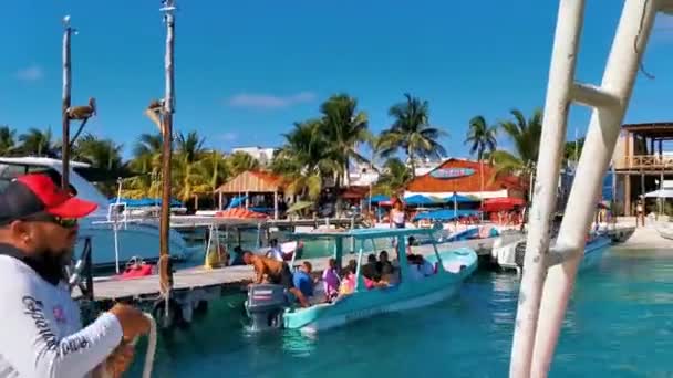 Канкун Кинтана Мексика Март 2022 Лодки Speedboats Яхты Причал Jetty — стоковое видео
