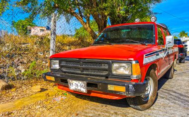 Puerto Escondido Oaxaca Meksika 20. Ocak 2023 Porto Escondido Zicatela Oaxaca 'da 4x4 Araç Meksika kamyoneti.