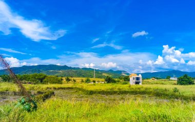 Mazunte Oaxaca Meksika 'daki tropikal orman dağlarını ve kırsal araziyi geç..