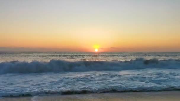 Beautiful Stunning Colorful Golden Sunset Yellow Orange Red Beach Big — Stock Video