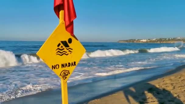 Bandeira Vermelha Natação Proibida Ondas Altas Zicatela Puerto Escondido México — Vídeo de Stock