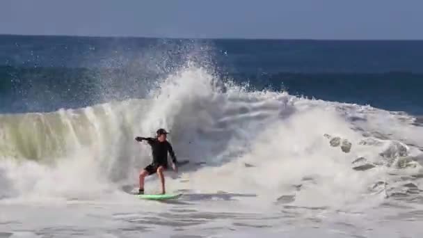 Puerto Escondido Oaxaca Meksyk Listopad 2022 Surfer Surfing Surfing Desce — Wideo stockowe