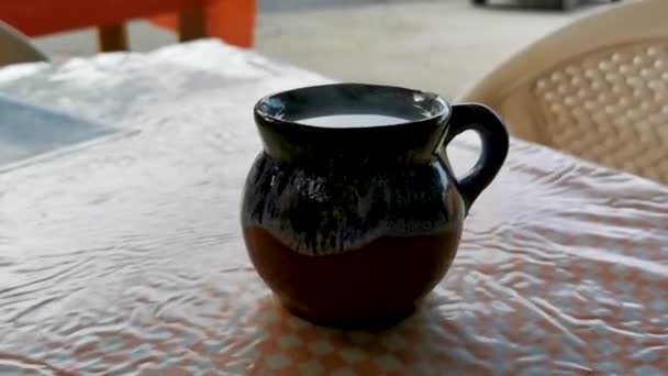 Xícara Café Preto Americano Com Colher Prato Comida Mesa Bebida — Vídeo de Stock