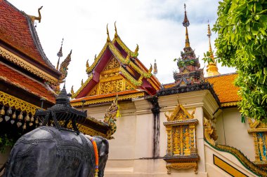 Güney Asya 'da, Chiang Mai Amphoe Mueang Chiang Mai Tayland' daki Doi Suthep tapınağının altın sarısı Wat Phra 'daki ev odası..