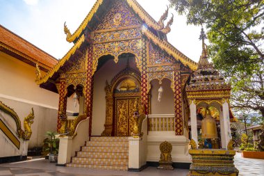 Güney Asya 'da, Chiang Mai Amphoe Mueang Chiang Mai Tayland' daki Doi Suthep tapınağının altın sarısı Wat Phra 'daki ev odası..