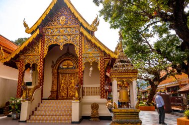 Güney Asya 'da, Chiang Mai Amphoe Mueang Chiang Mai Tayland' daki Doi Suthep tapınağının altın sarısı Wat Phra 'daki ev odası..