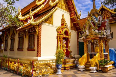 Güney Asya 'da, Chiang Mai Amphoe Mueang Chiang Mai Tayland' daki Doi Suthep tapınağının altın sarısı Wat Phra 'daki ev odası..