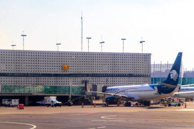 Havaalanı binasındaki uçak ve Aeropuerto Uluslararası Benito Juarez, Penon de los Banos Venustiano Carranza Mexico City 'de.