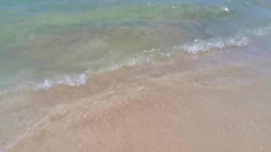 Playa del Carmen Mexico 'da turkuaz mavi su dalgalarıyla inanılmaz tropikal Meksika Karayip plajı ve deniz manzarası manzarası..