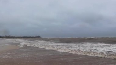 Playa del Carmen Quintana Roo Mexico 19. Playa del Carmen 'de Ağustos 2021 Şiddetli fırtına ve fırtına plajda son derece yüksek tsunami dalgaları.