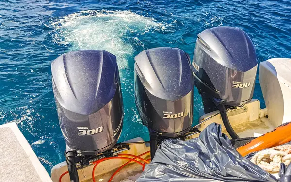 stock image Cancun Quintana Roo Mexico 24. January 2022 Boats Speedboats Yachts motors engine in blue turquoise water and sea on Isla Mujeres island in Cancun Quintana Roo Mexico.