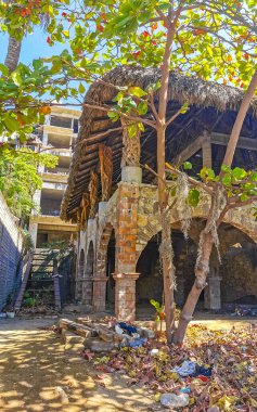 Zicatela Puerto Escondido Oaxaca Meksika 'da devasa inşaat alanı inşaatı durduruldu..