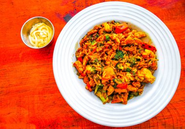 Playa del Carmen Quintana Roo Mexico 'da kızarmış tavuk göğsü ve chipotle sosu..