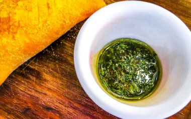 Meksika 'daki Playa del Carmen' den sebze etli Arjantin börekleri ya da tabağı dolduran tavuklar..