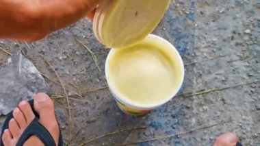 Playa del Carmen Quintana Roo Meksika 27. Mart 2021 Playa del Carmen Quintana Roo Mexico 'da içmek için yeşil sağlıklı meyve suyu..