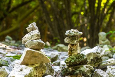 Xaman Ha Maya arkeolojik inşaat tapınakları Playacar Playa del Carmen Quintana Roo 'daki kireçtaşı kaya taşlarından yapılmış binalar..