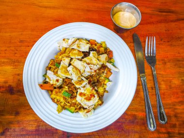 Playa del Carmen Quintana Roo Mexico 'da kızarmış tavuk göğsü ve chipotle sosu..