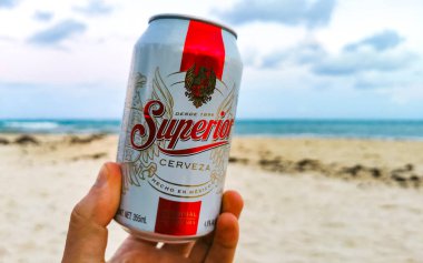 Üstün Karayip bira kutuları Quintana Roo Mexico 'daki Playa del Carmen' den 6 paket.