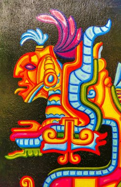 Playa del Carmen Quintana Roo Mexico 'da renkli Maya tabloları ve grafitileri olan sanatsal duvarlar.