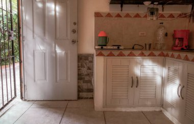 Playa del Carmen Quintana Roo Mexico 'da yatak odası, mutfak ve buzdolabı..