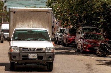 Playa del Carmen Quintana Roo Meksika 'da çeşitli Meksika kamyonları nakliye araçları.