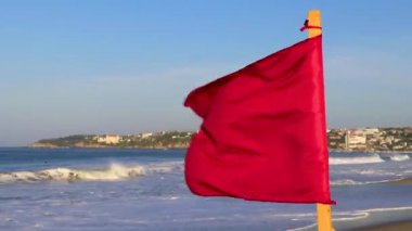 Zicatela Puerto Escondido Meksika 'da kırmızı bayrak yüzmek yasaklandı..