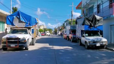 Playa del Carmen Quintana Roo Mexico 16. Mart 2021 Meksikalı kamyon nakliye kamyonları nakliye araçları Playa del Carmen Quintana Roo Mexico 'da.