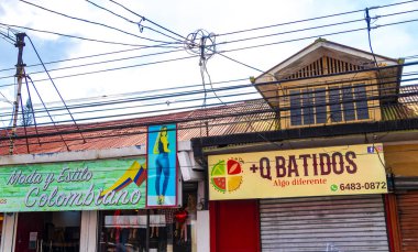 Şehir çatıları Orta Amerika 'da Alajuela Kosta Rika' da vitrinler açıyor..