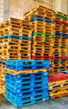 Playa del Carmen Quintana Roo Mexico 16. Temmuz 2023 Playa del Carmen Quintana Roo Meksika 'daki depoda birçok palet üst üste yığıldı..