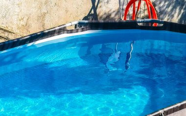 Zicatela Puerto Escondido Oaxaca 'daki bahçede yeni havuz.