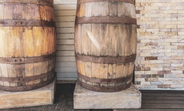 Zicatela Puerto Escondido Oaxaca 'da masa olarak kullanılan eski fıçılar..