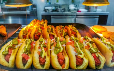 Zicatela Puerto Escondido Oaxaca 'daki kantinde sosisli sandviç..