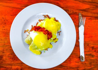 Playa del Carmen Quintana Roo Meksika 'da, beyaz tabak ve yumurtalı melba..