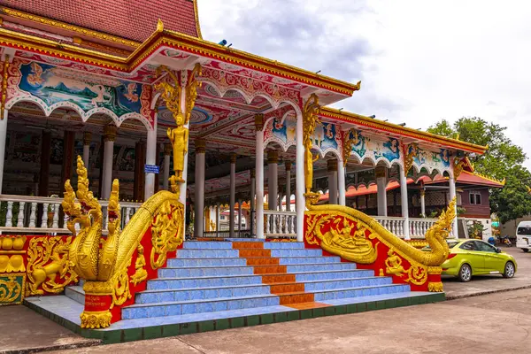 Pha Luang altın stupa ve Wat Luang Tai tapınağı sanat ve mimarisi Vientiane Laos, Güneydoğu Asya.