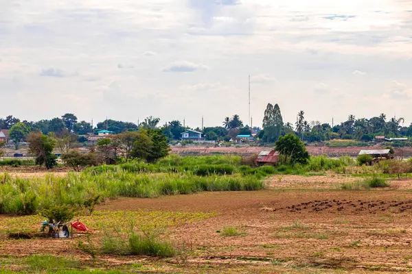 Güneydoğu Asya 'daki Vientiane Laos' taki Mekong nehrinin tropik doğa manzarası ve manzarası..