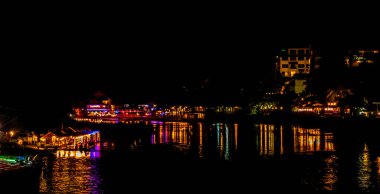 Nam Song Xong nehri gece Vang Vieng Vientiane Vilayeti Laos, Güneydoğu Asya.