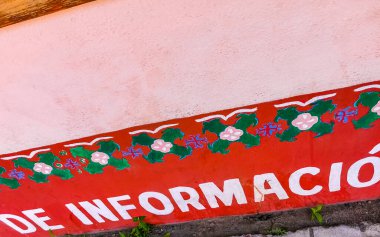 Zicatela Puerto Escondido Oaxaca Meksika 'daki bilgilendirme panosu..