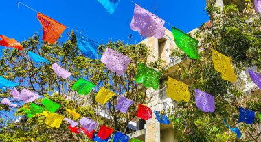 Playa del Carmen Quintana Roo Meksika 'da Meksika kutlamaları ve şenlikli dekorasyonlar.