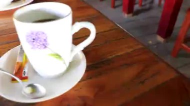 Güney Asya 'daki Vientiane Eyaleti Laos' ta bir fincan kaşık kahve ve hazır kahve..