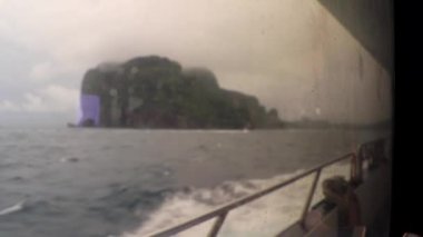 Güneydoğu Asya 'daki Ao Nang Amphoe Mueang Krabi Tayland' daki Koh Phi Phi Don Adası 'na giden feribotta..
