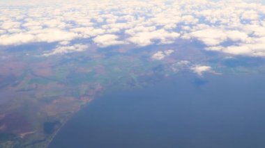 Orta Amerika 'daki tropikal adaların, plajların ve Karayiplerin manzarasının yukarıdan panoramik görüntüsü.
