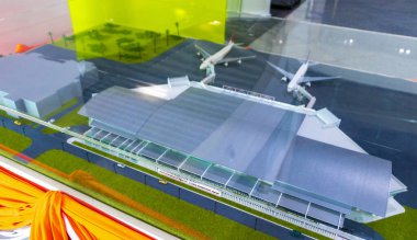 Güney Asya 'daki Phla Ban Chang Bölgesi Rayong Tayland' da uçakları ve binaları olan mini havaalanı modeli..