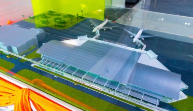 Güney Asya 'daki Phla Ban Chang Bölgesi Rayong Tayland' da uçakları ve binaları olan mini havaalanı modeli..