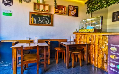 Orta Amerika 'da Alajuela Kosta Rika' da kafeterya ve restoran iç tasarımı.