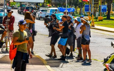 Zicatela Puerto Escondido Oaxaca 'da sokakta film çekmek.