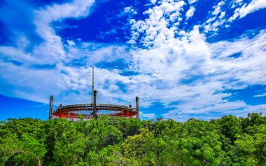 Tulum Quintana Roo Mexico 20. Tulum Quintana Roo Meksika 'nın tropikal ormanındaki Torres de Avistamiento Gözlem Kuleleri' nin Ağustos 2024 inşaat alanı.