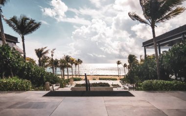 Tulum Quintana Roo Meksika 24. Ekim 2023 Hilton Conrad lüks otel giriş Tulum Quintana Roo Meksika.