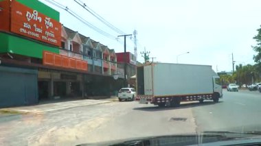 Khao Lak Phang Nga Tayland 05. Şubat 2020 Güneydoğu Asya 'da Khao Lak Amphoe Takua Pa Phang Nga Tayland' da turist yolu ve yolu yoğun ve renkli..