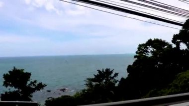 Khao Lak Phang Nga Tayland 09. Şubat 2020 Khao Lak Amphoe Takua Pa Phang Nga Tayland 'da bir motosiklet motosikletiyle tropikal doğada yol alırken..